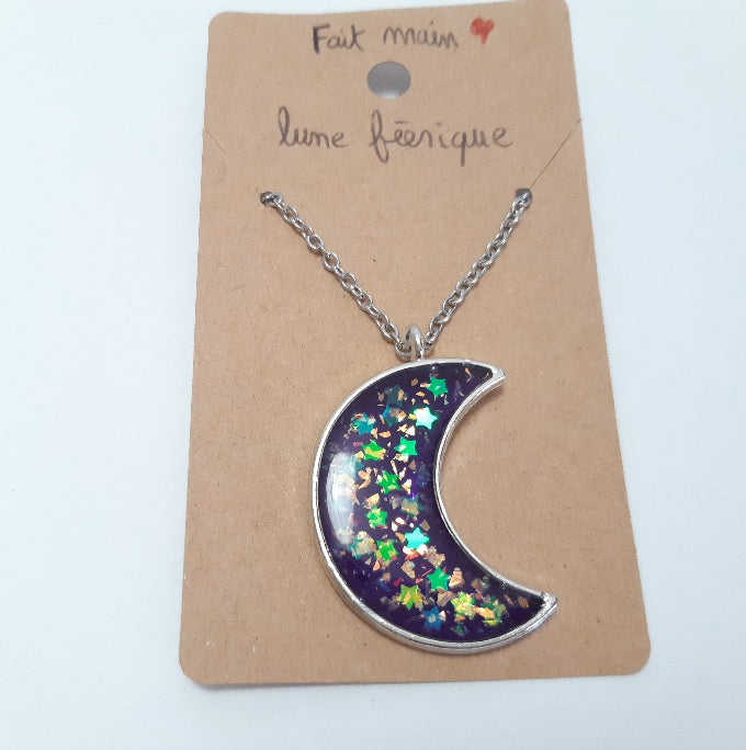 collier artisanal en résine en forme de lune de couleur bleue ornée d'étoiles argentées, en acier inoxydable argenté