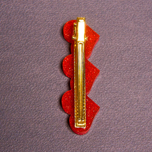 barrette à cheveux artisanale en résine , en forme de cœur , rouge pailleté. Mon amour. parfaite pour la Saint-Valentin