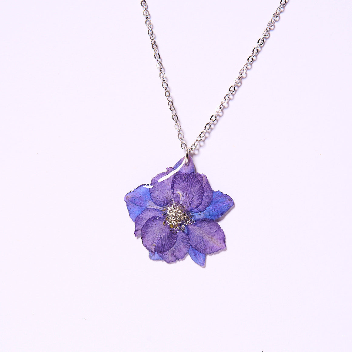 Collier fleur naturelle d'hydrangea / hortensia violette bleuté