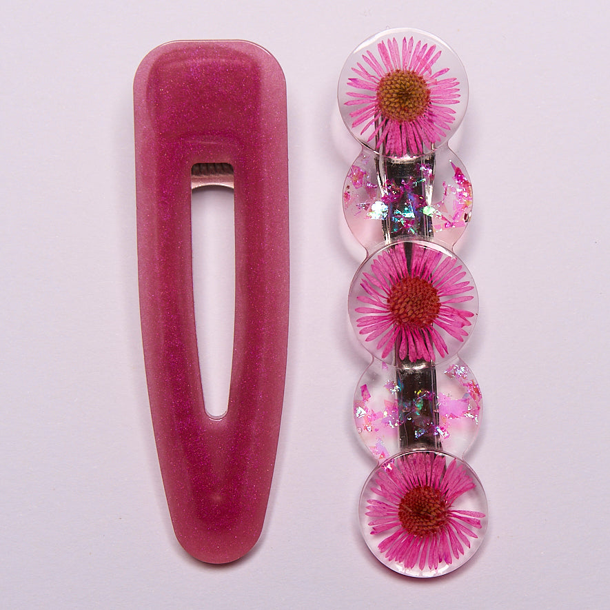 barrettes en résine artisanales avec asters fleurs roses pour le printemps